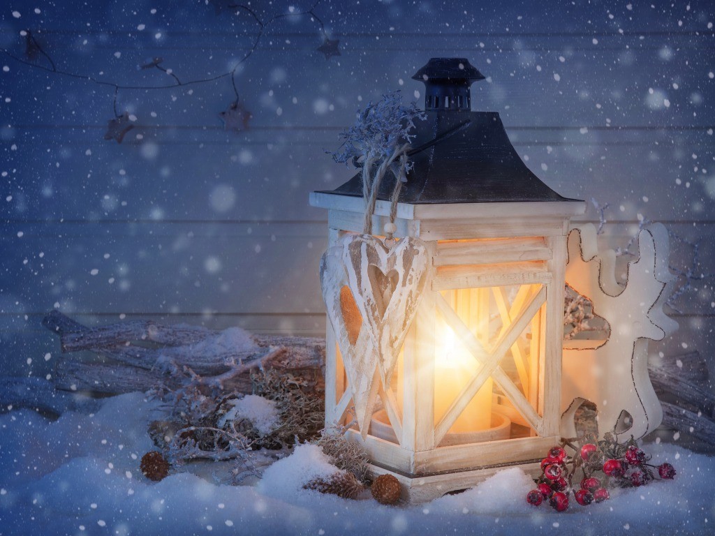 Snowfall on lit lamp winter wallpapers
