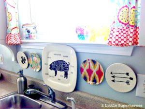 39 DIY Kitchen Backsplash from Repurposed Plastic Plates