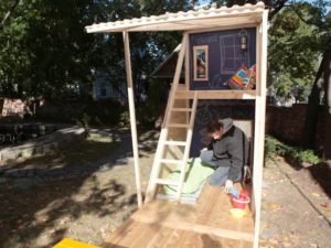 33 EasytoBuild DIY Triangular Playhouse