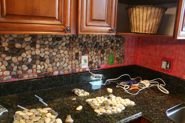 4 RusticallyMade DIY Stone Kitchen Backsplash Pattern