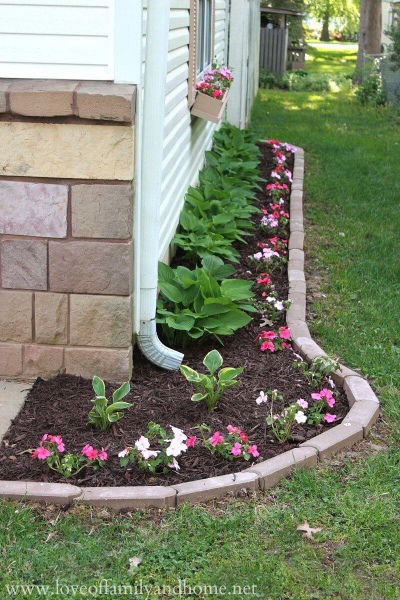 2 Catchy Flower Bed Garden Edging with Brick Borderline at the End