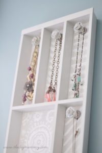 25 DIY Trendy Jewelry Holder with Long Storage Space from Sturdy Cutlery Tray and Old Door Knobs