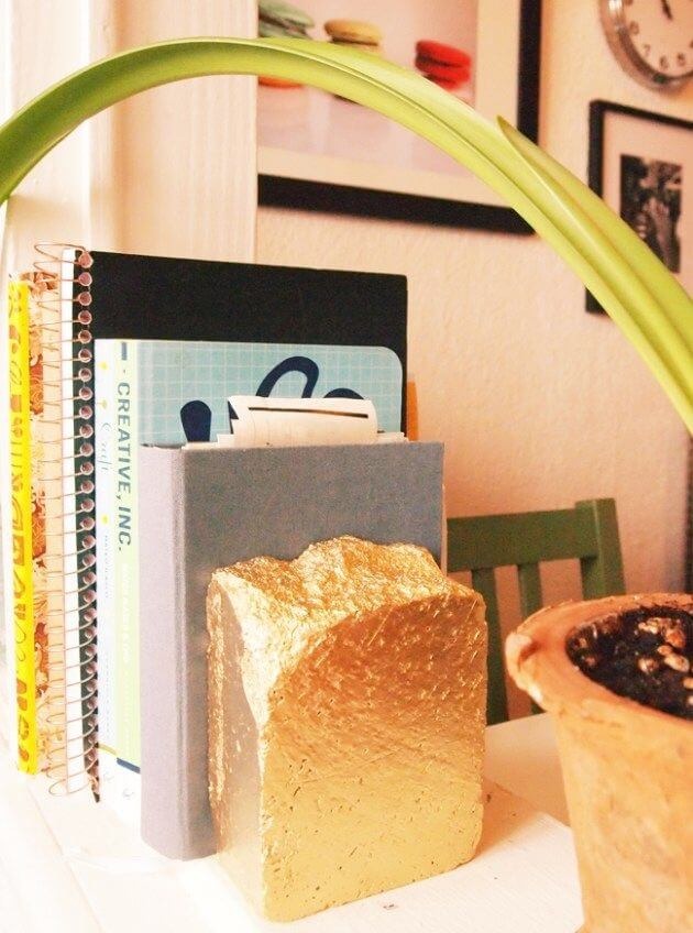 20 Edgy and Unique Bookend made of Broken Bricks with Super Catchy Shade through Beautiful Spray ...