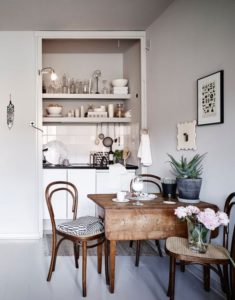 27 Monochrome Style Small Kitchen Arrangement with Huge ShelfOrganizer that Suits Best the Open  ...