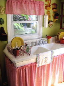 29 Pretty Nice Red Gingham UndertheSink Cabinet and OvertheWindow Curtain Set with Ruffle Top De ...