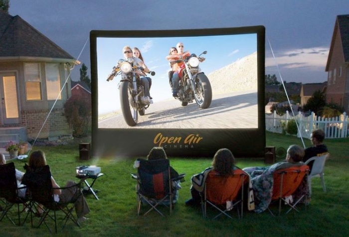 9 SheetBased Outdoor Movie Screen for own Backyard Camping