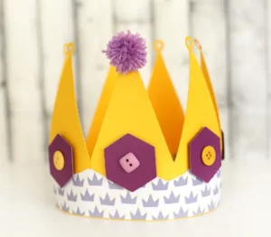 Preschool Easy King paper crown craft to do with your kids