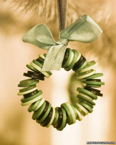 DIY Stacked Buttons Small Wreath Ornaments for Christmas Decoration
