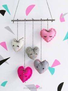 DIY Felt Heart Mobile -Valentines day Room Decor Ideas