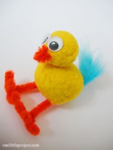 Cute Litte Chicken Craft for Easter with Pom-Pom and Pipe Cleaners