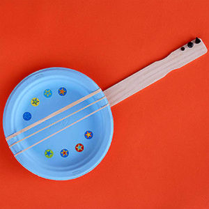 DIY Paper Plate Banjo