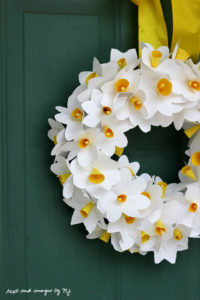 Classic DIy Wreath with Pretty Paper Daffodils