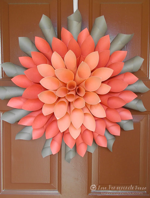 Spring Flower Craft: DIY Paper Dahlia Wreath