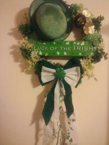 DIY Wreath Wall Art with ‘Luck of the Leprechaun’ Hat and Fabric Bow