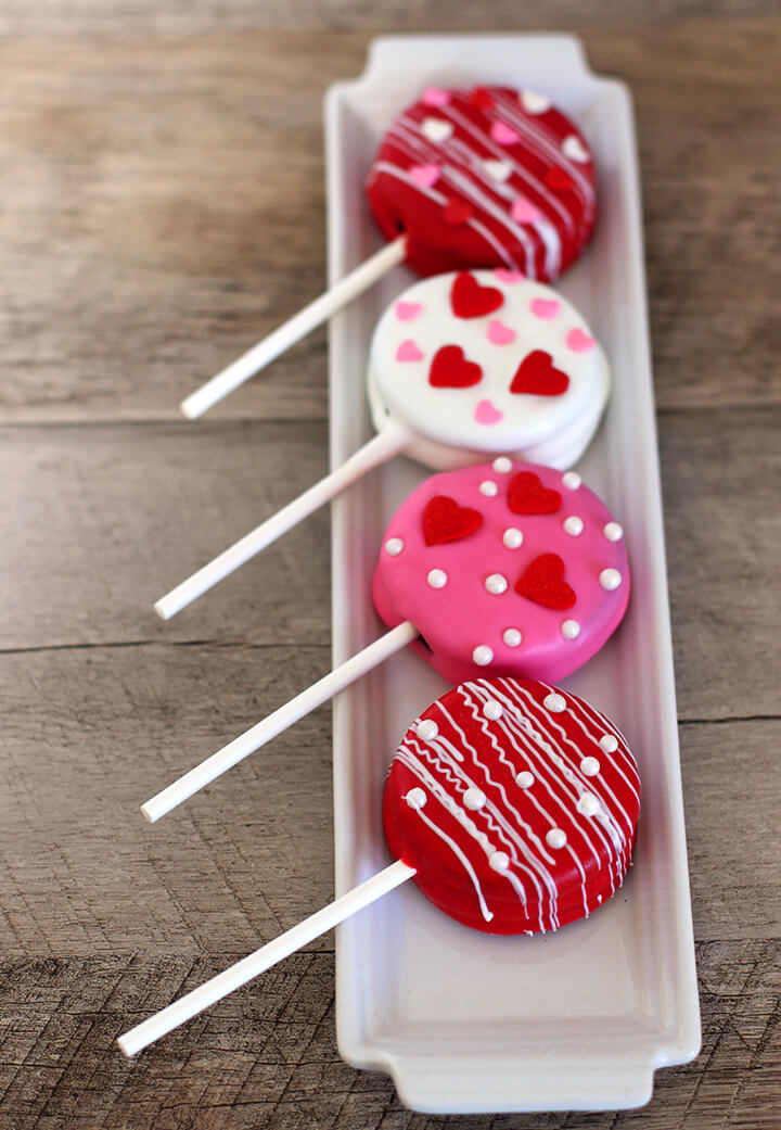 Valentine’s Day Oreo Pops – Food and Snack Ideas