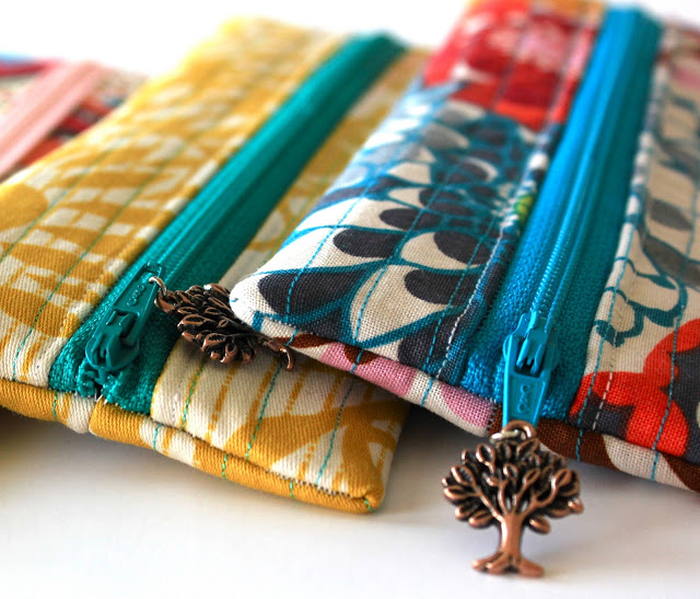 Simple Tutorial of Charmed Pencil Pouch with Zipper Encloser and Catchy Chain-Ends