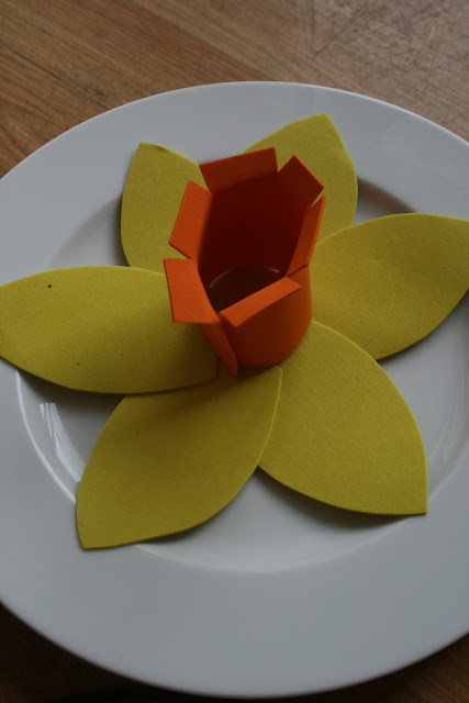 DIY Paper Daffodils: A Plain Springtime Crafting Project for Toddlers