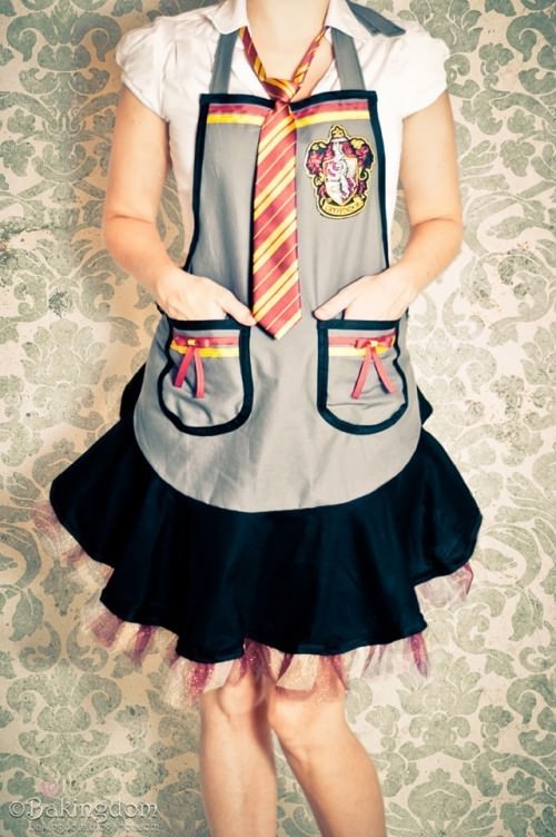 Delightful Harry Potter Aprons with Free Sewing Patterns and Layered Tiers