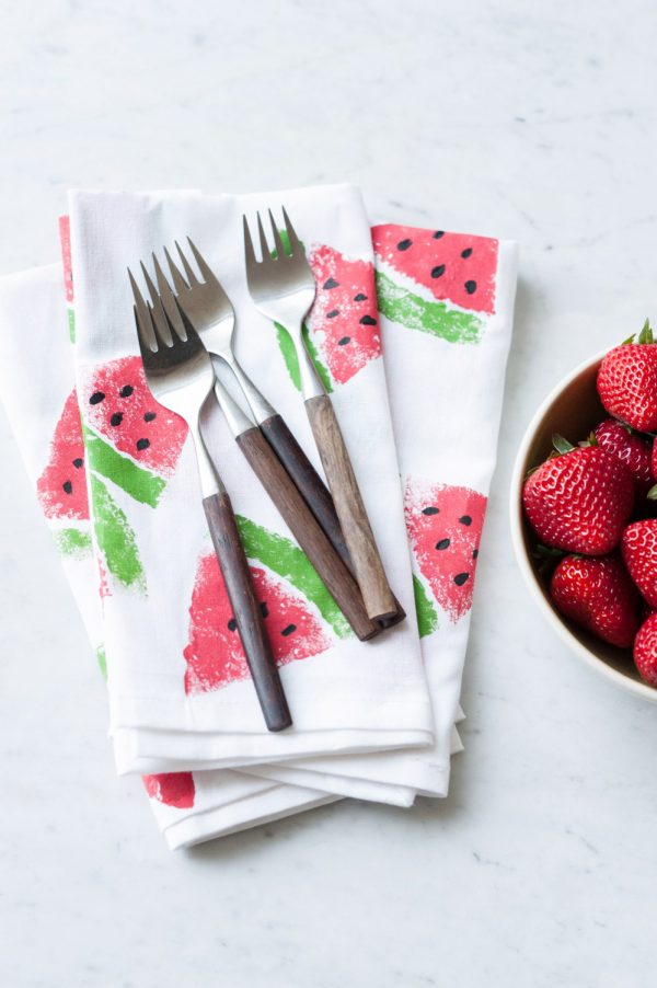 Tutorial of How to Make DIY Watermelon Print Napkins Easily at Home
