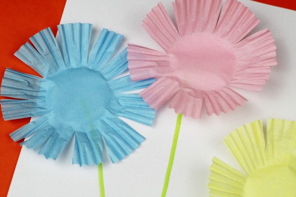 Easy Peasy Cupcake Liner Flowers Tutorial for Preschoolers
