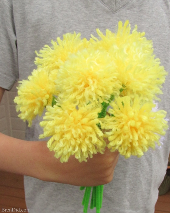 DIY Dandelion Bouquet: Yarn-Made Flower Bunch for Mother’s Day Gift