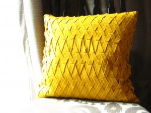 Felt Lattice Pillow: A Wonderful Sewing Project with Fancy Cris- Pattern