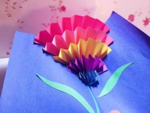 DIY Carnation Pop-Up Card with Folding Paper Pattern for Mother’s Day