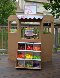 Cardboard Greengrocer: A DIY Shop Structure for A Running Store