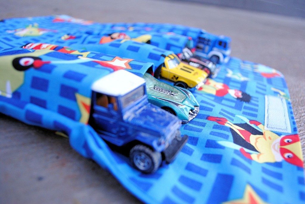 Kids Car Carrier Tutorial with fat Quarter Fabric: Crazy Little Project Idea for Kids