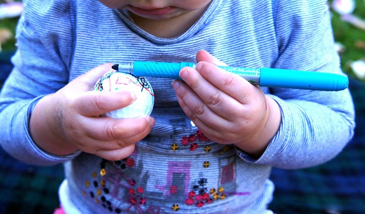 DIY Golf Ball Decoration Idea for Toddlers