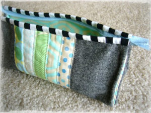 Tutorial How to Make a Stylish Zip Pen Case with A Perfect Blend of Felt and Cotton Fabric