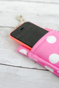 Simple 20-Minute Fabric Scrap Craft Phone Wallet with Cotton Quilt Base