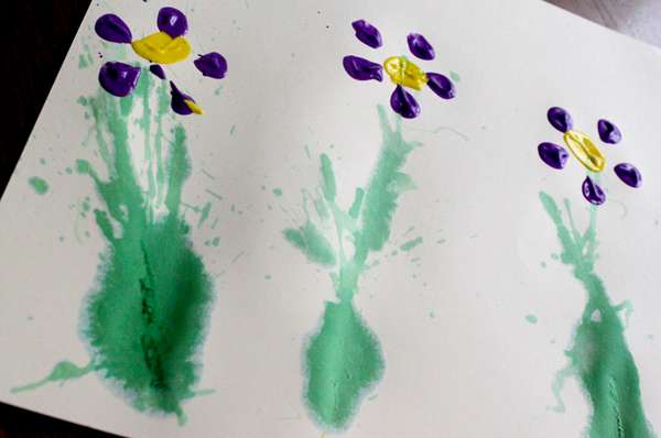 Spring Flower Art Project: Bottle Stamp Flower with Water Color