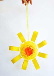 DIY Sun Mobile Craft: SImple Summer Craft Project for Kids