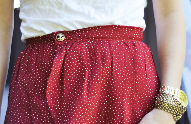 Sheer Stylish Knee-Length Tulip Wrap Skirt with Asymmetric Edges