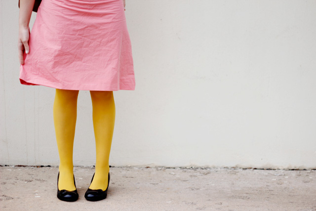 Free Pattern Knee-Length Zipper Skirt: An Elegant DIY Office Wear