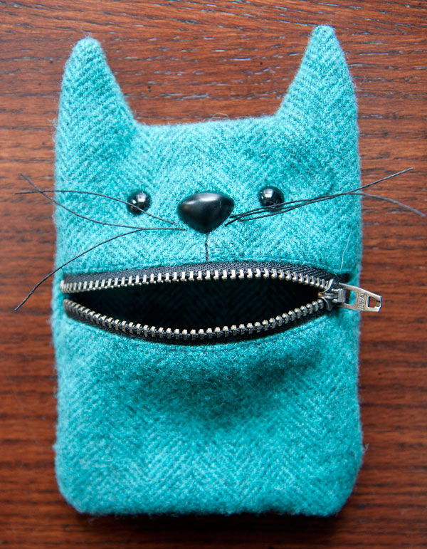 Plush Animal Zipper Pouch with Lock-Up Lip Design: A Cute DIY Woolen Project