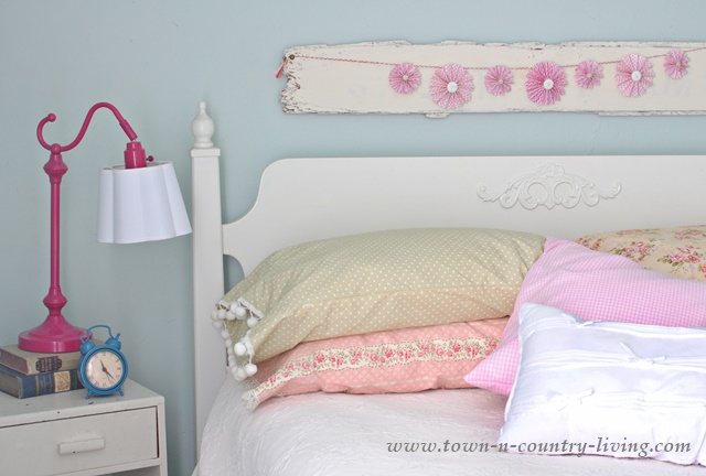 Easy Tutorial of DIY Vintage Style Pillow Cases ByTown & Country Living