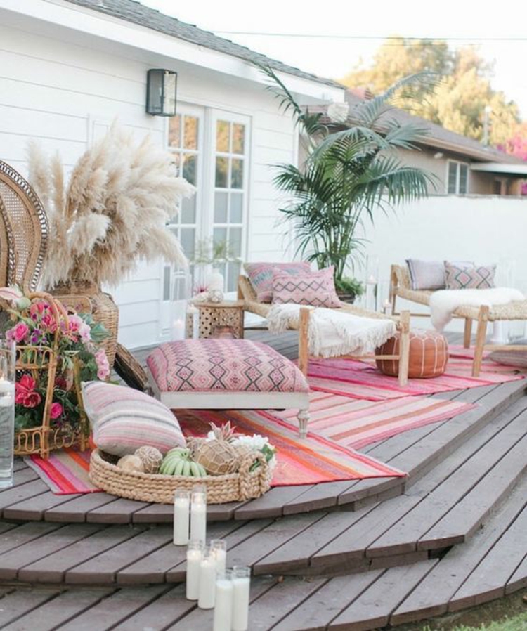 DIY Perfectly Organized Garden Party Decor Idea for Large Open Porch Area