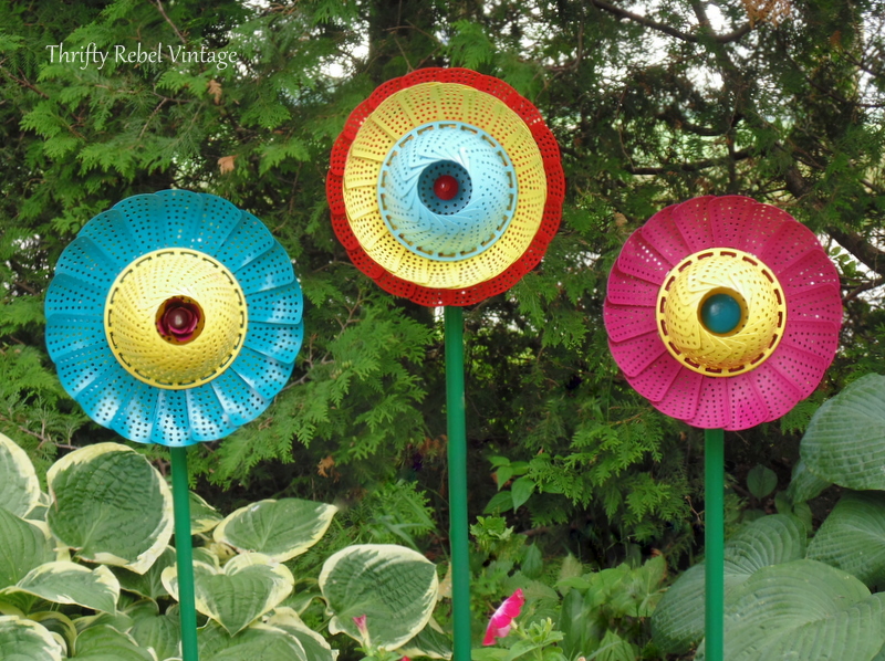Tutorial of How To Make Repurposed Folding Strainer Flowers: Catchy Garden Decor with Smart Recy ...