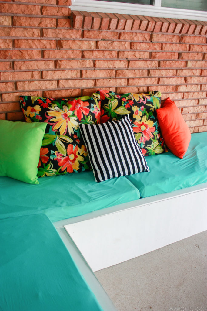 Quick and Easy Pillowcases: Catchy Cushion Cover with Bold Color Accents