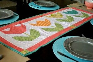 Tutorial DIY Floral Table Runner with Tulip Appliques By Southern Fabric