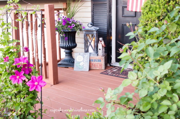 Welcoming Front Porch Decor Idea with Large Planter, Vintage Lantern, and A Geometric Rug