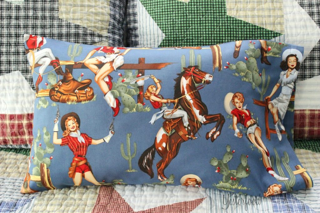 DIY Travel Pillow with Free Sewing Pattern: An Useful Craft Idea with Adventurous Prints